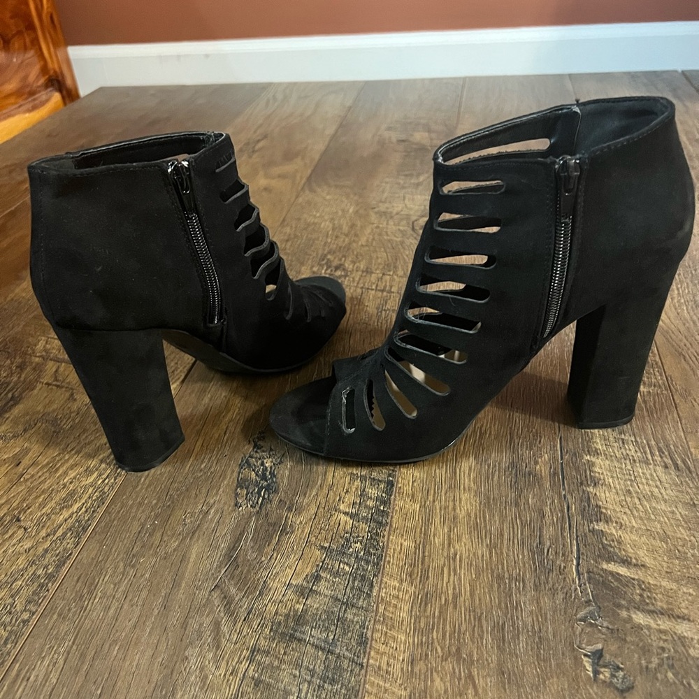 Black Suede Open Toe 3in Heels Bamboo Size 9